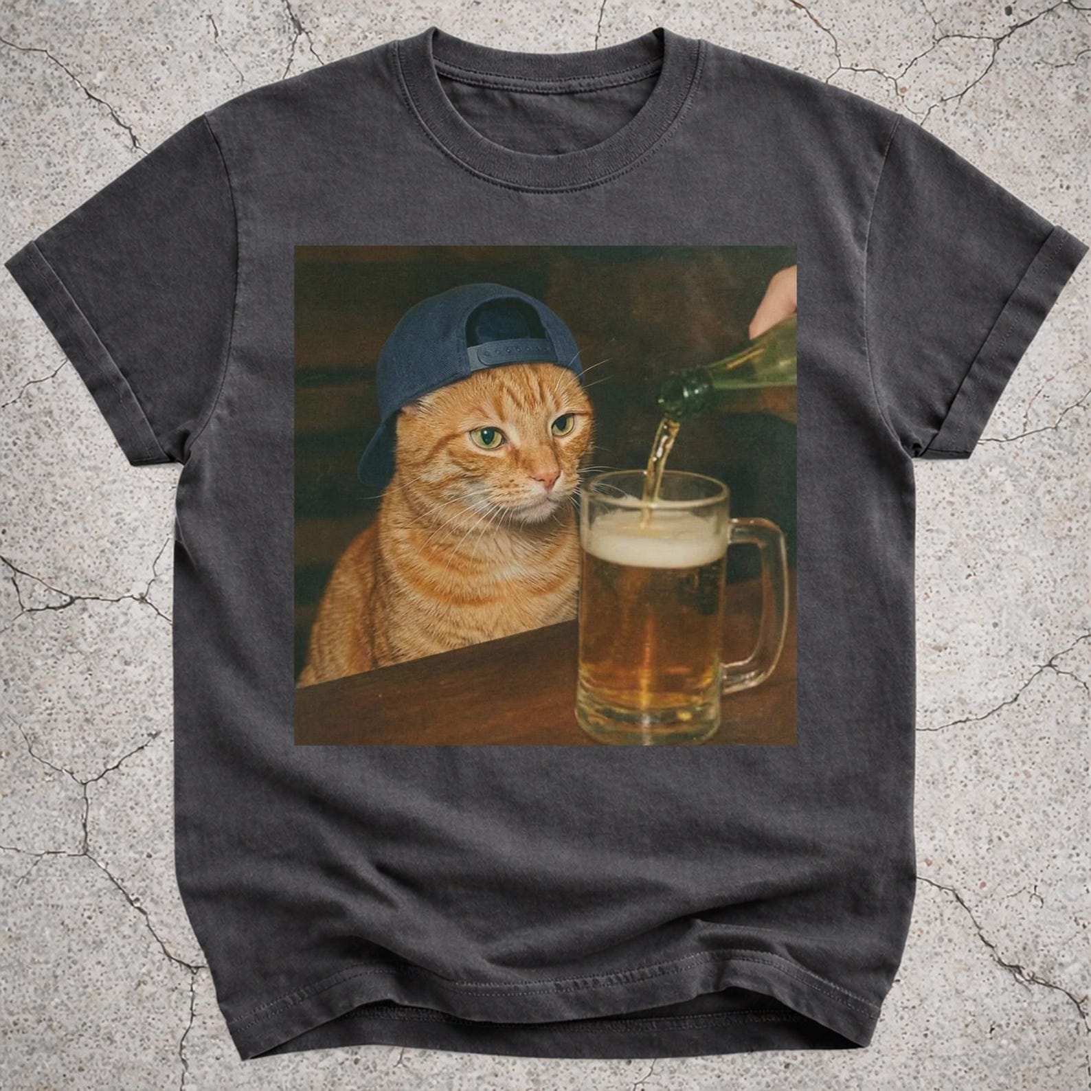 Funny Orange Cat Drinking Beer Shirt, Vintage Ginger Tabby Cat Tee, Retro Cat Lover Gift for Men Women, Silly Beer Cat Graphic T-Shirt S
