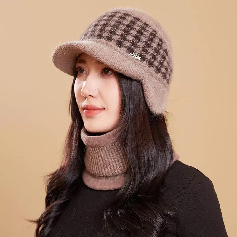 Hat Women's autumn and winter warm and windproof knitted hat Ear protector Plush thickened wool hat