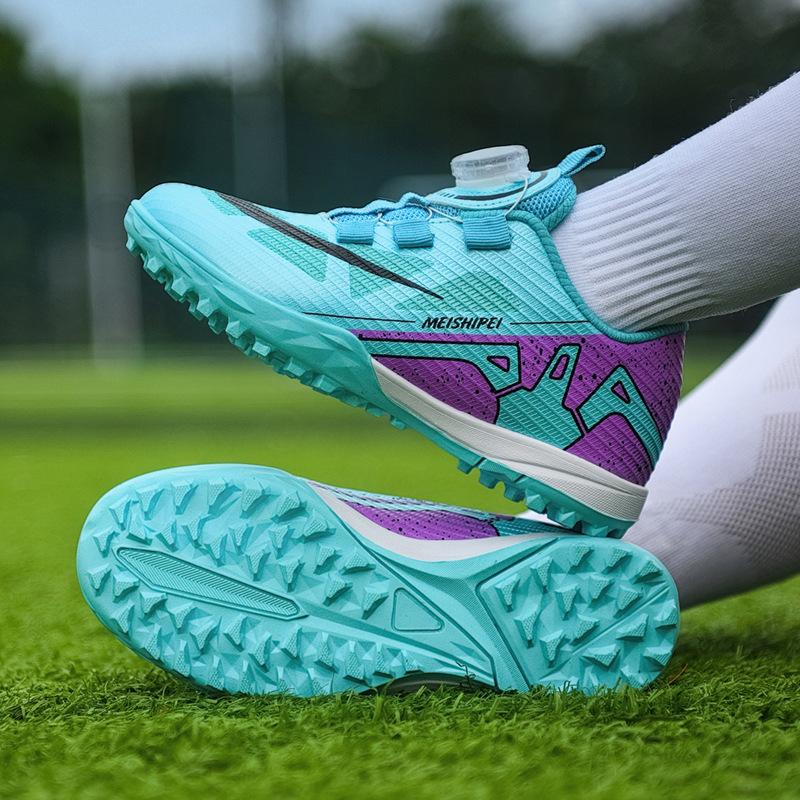 

Новые детские футбольные бутсы с вращающейся кнопкой, нескользящие, для девочек, для начальной школы, для мальчиков, для игр, tf, с шипами, тренировочные бутсы для девочек 39