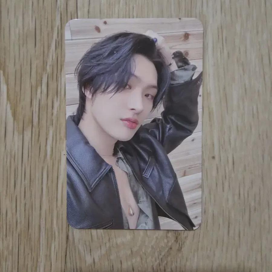 

Ateez Mingi Pre-order Benefit Photocard