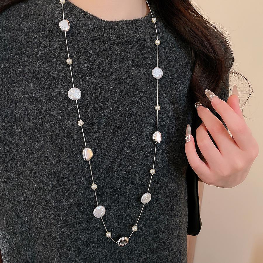 Exquisite Pearl Double-Layered Clavicle Necklace: French Elegance & Light Luxury Design