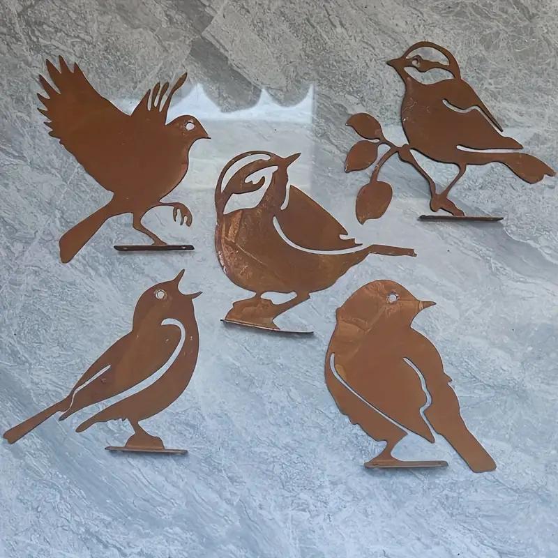 Sculture di Uccelli in Ferro Arrugginito: Decorazione Artistica da Giardino per Esterni