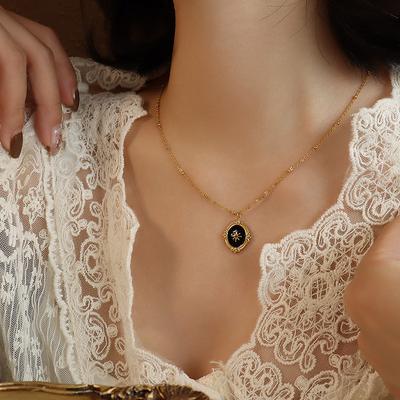 Collana Vento di Corte Sei Stelle Tesoro Texture Catena Clavicola Materiale Acciaio Titanio Placcato Oro Non Scolorisce P1001