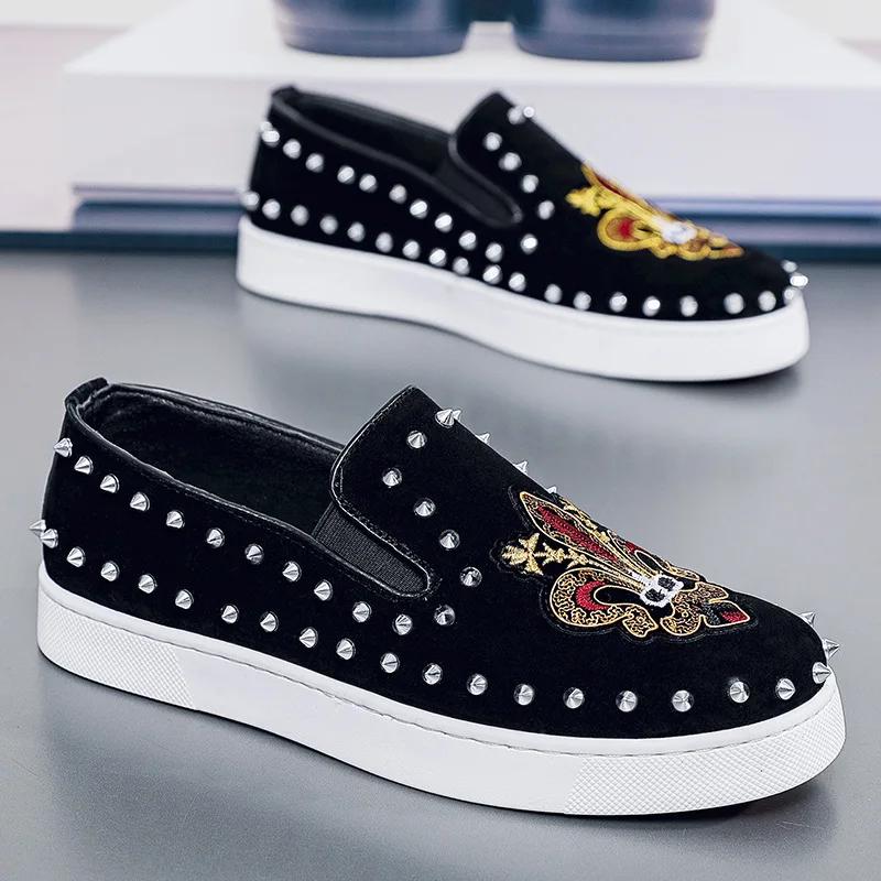New Men Leather Casual Shoes Fashion Rivet Flat Leisure Shoes Young Man Cool Slip-on Loafers
