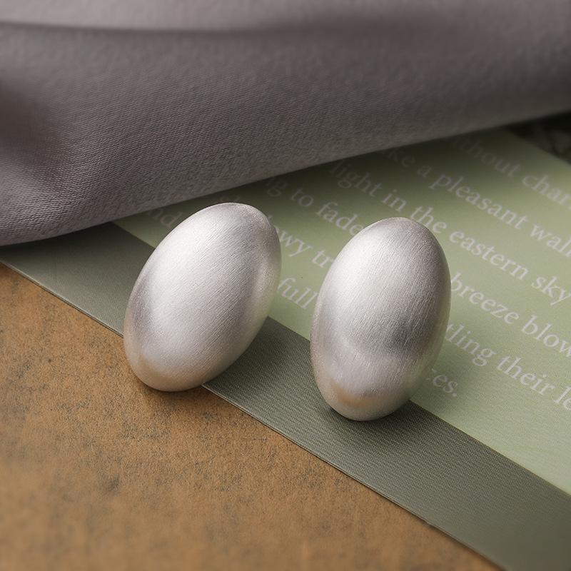 Серьги-гвоздики из стерлингового серебра, матовый шлифованный металл - Геометрический дизайн, квадрат и овал, для женщин