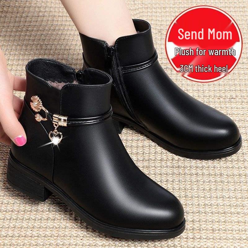 Mom's Soft Leather Cotton Shoes: Cozy Velvet-Lined Winter Boots for Women, Ideal for Middle-Aged and Elderly.