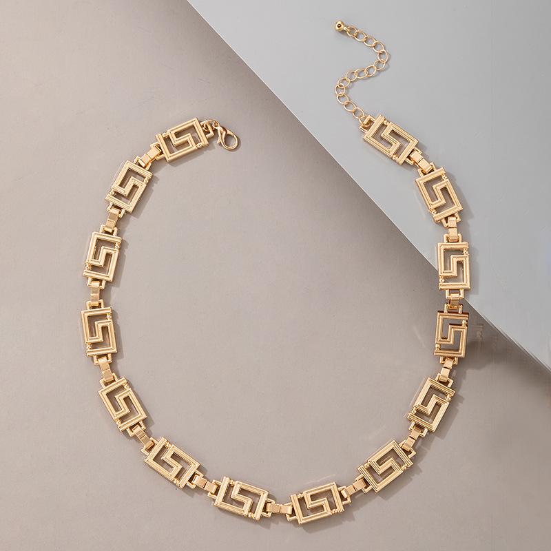Labyrinth Single-layer Neck Chain Necklace, Retro Exaggerated Gold Paper Pattern Short Collarbone Chain