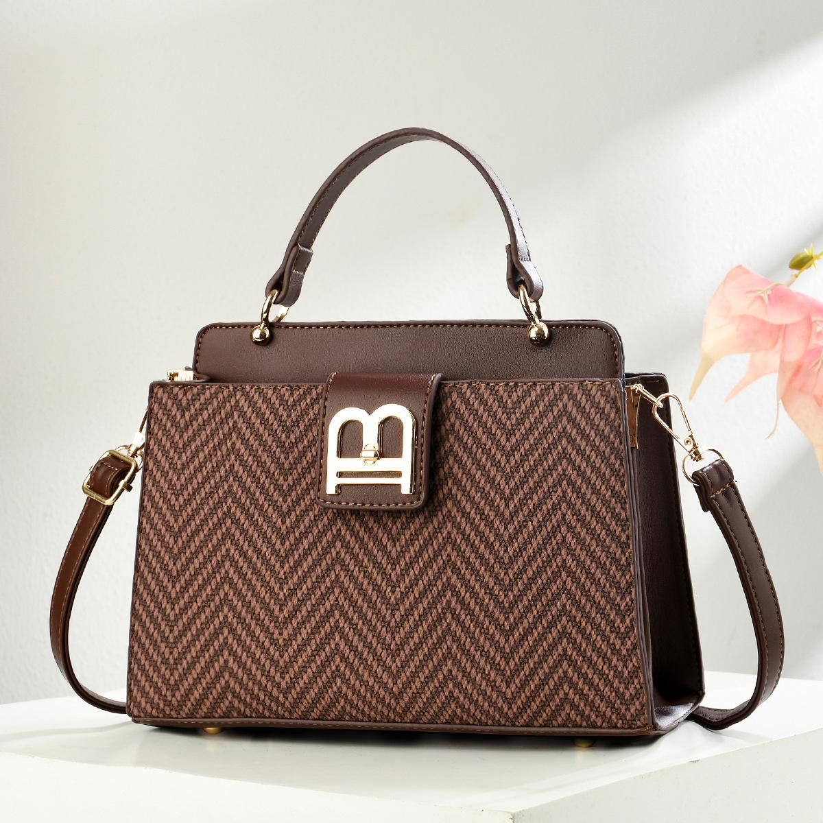 

Fashion hand-carried small square bag women s 2025 new Korean solid color foreign style messenger bag texture niche shoulder bag women s bag