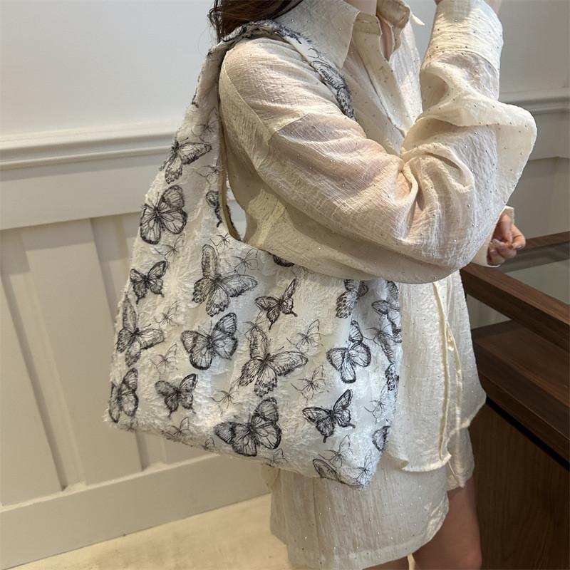 Trendy Japanese-inspired Large Capacity Shoulder Bag For Artistic And Casual Summer Looks