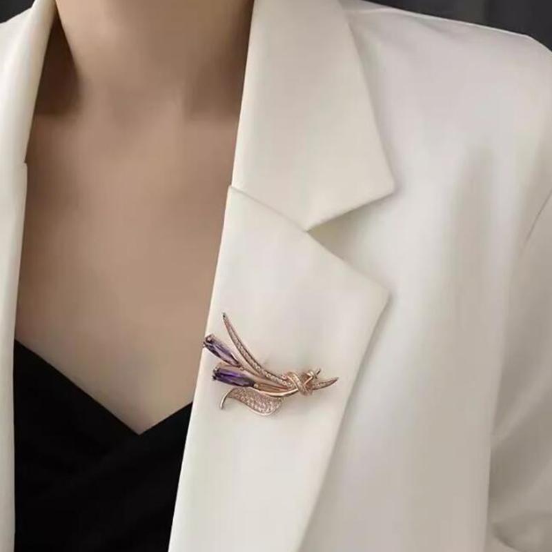 Cute High-Grade Flower Brooches Exquisite Lapel Pins For Women Girls Fashion Versatile Corsage Clothing Accessories Gifts