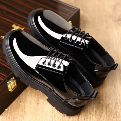 Scarpe casual da piattaforma in pelle britannica da uomo scarpe eleganti in vernice testa larga lucide scarpe da sposo per matrimonio 2025