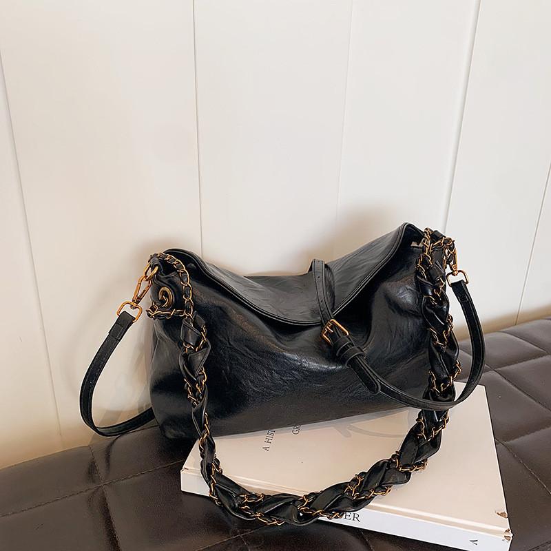 Ielgy Fashion Underarm Bag Retro Texture Shoulder Commuter Messenger Bag