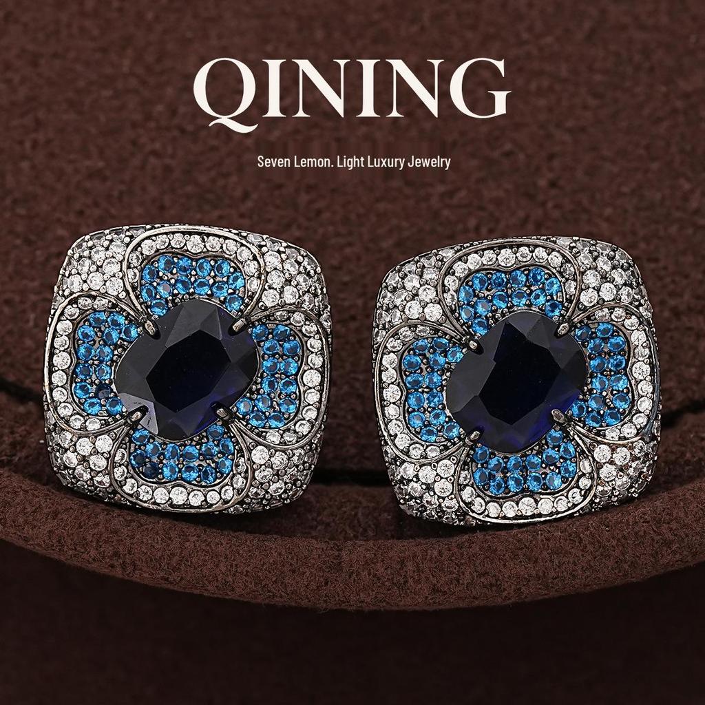 Italian Retro Rhombus Stud Earrings: Court Style Banquet Jewelry, Eye-Catching and Luxurious Niche Ear Accessory