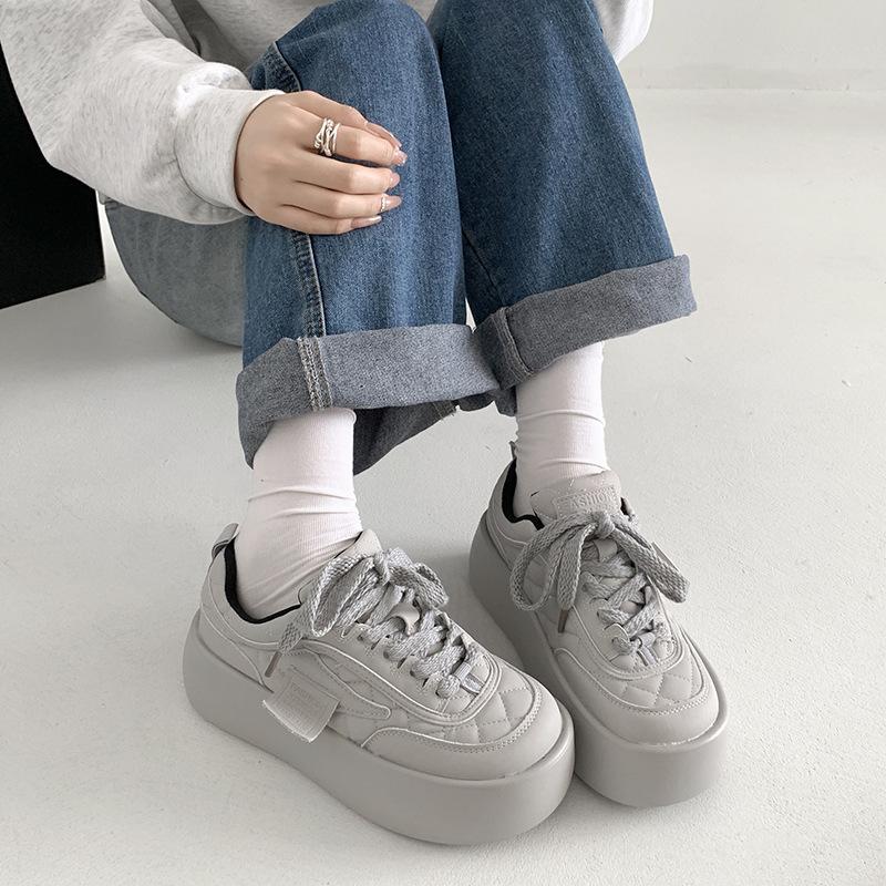 Commuter Fashion Versatile Platform White Shoes Women's 2025 New Autumn Lightweight Low-top Sports and Leisure Board Shoes