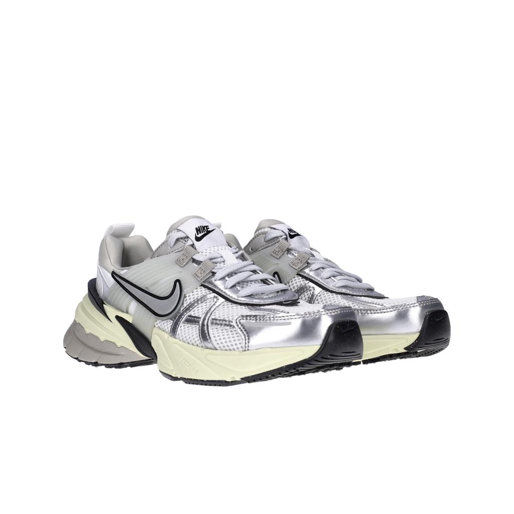 Nike V2K Run Summit White Damen Sneakers Pure-Platinum Light-Iron-Ore Metallic-Silber FD0736-100