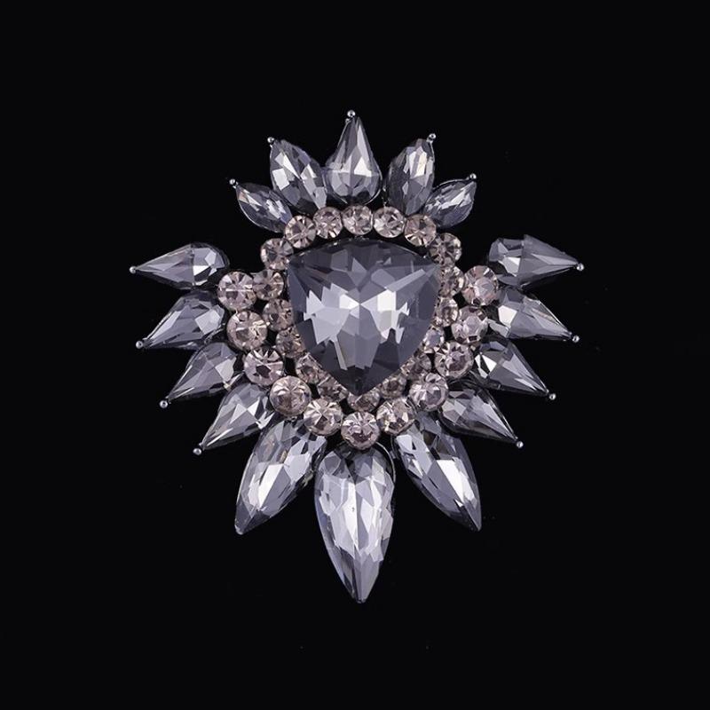 Luxurious Court-style Crystal Brooch, High-end Mistake, Light Luxury Design Sense, Niche Brooch, Grand Suit Corsage