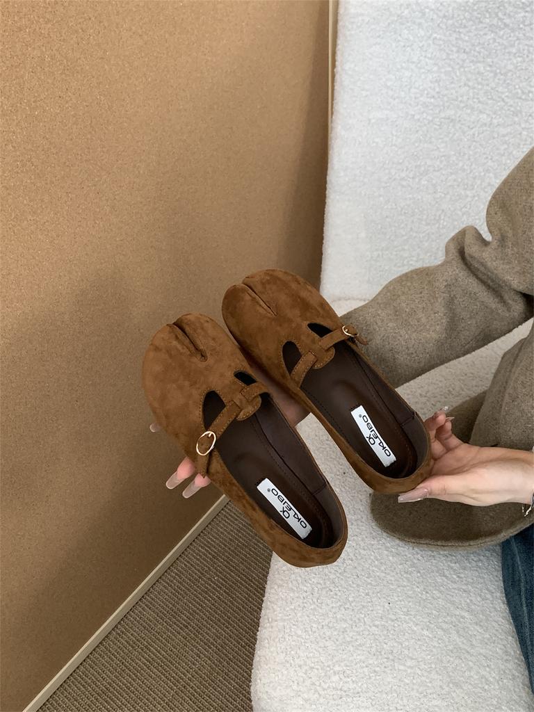 Retro Mori niche split-toed round head single shoes women's suede flat bottom one pedal French temperament pig's trotters grandma shoes autumn