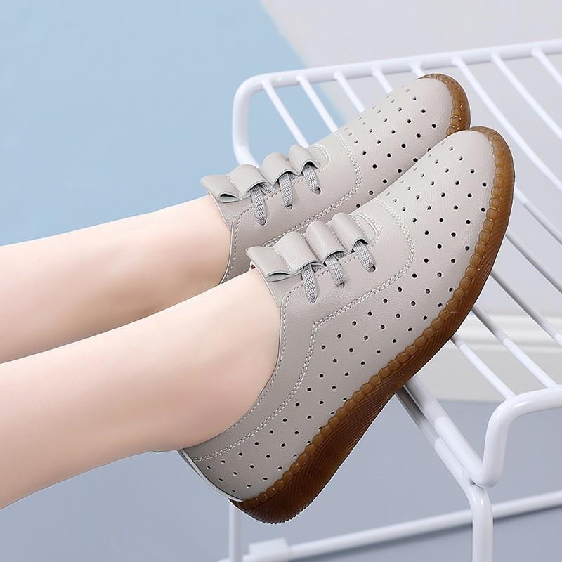 New Flat-soled Mother Shoes Versatile Non-slip Doudou Shoes Soft Sole Comfortable Middle-aged One-pedal Casual Leather Shoes