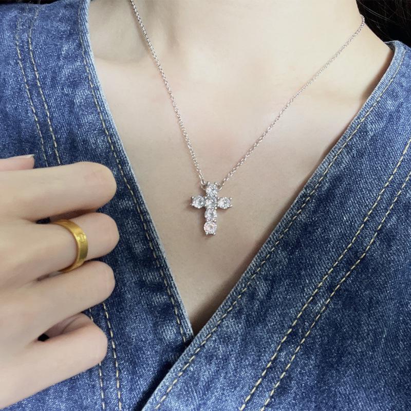 Korean Elegant Cross Necklace: Stylish Minimalist Clavicle Chain for Women
