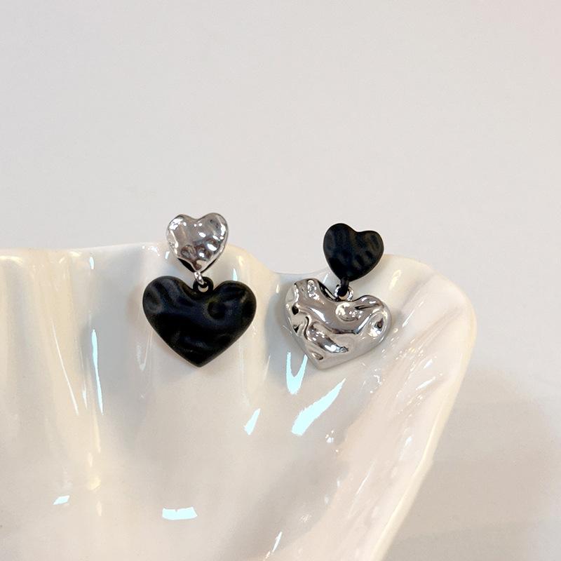 Pleated love asymmetrical pendant earrings niche temperament light luxury stud earrings high sense simple personalized earrings