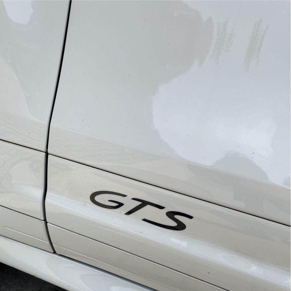 DFRG8 2PCS Car Styling GTS Body Emblem Badge Sticker For Porsche Cayenne Cayman Panamera Macan 911 718 928 901 930