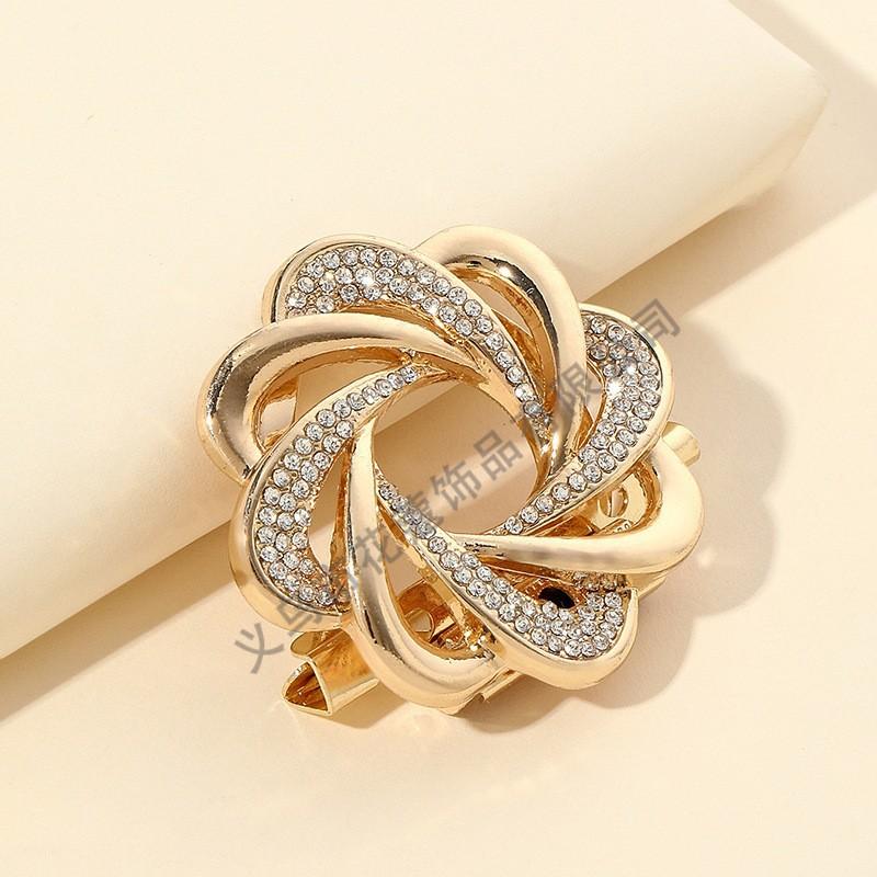 

Dual Purpose Brooch and Scarf Clip Floral Design Metal Pin Suitable for Various Clothing Accessories and Decoration One size золотий