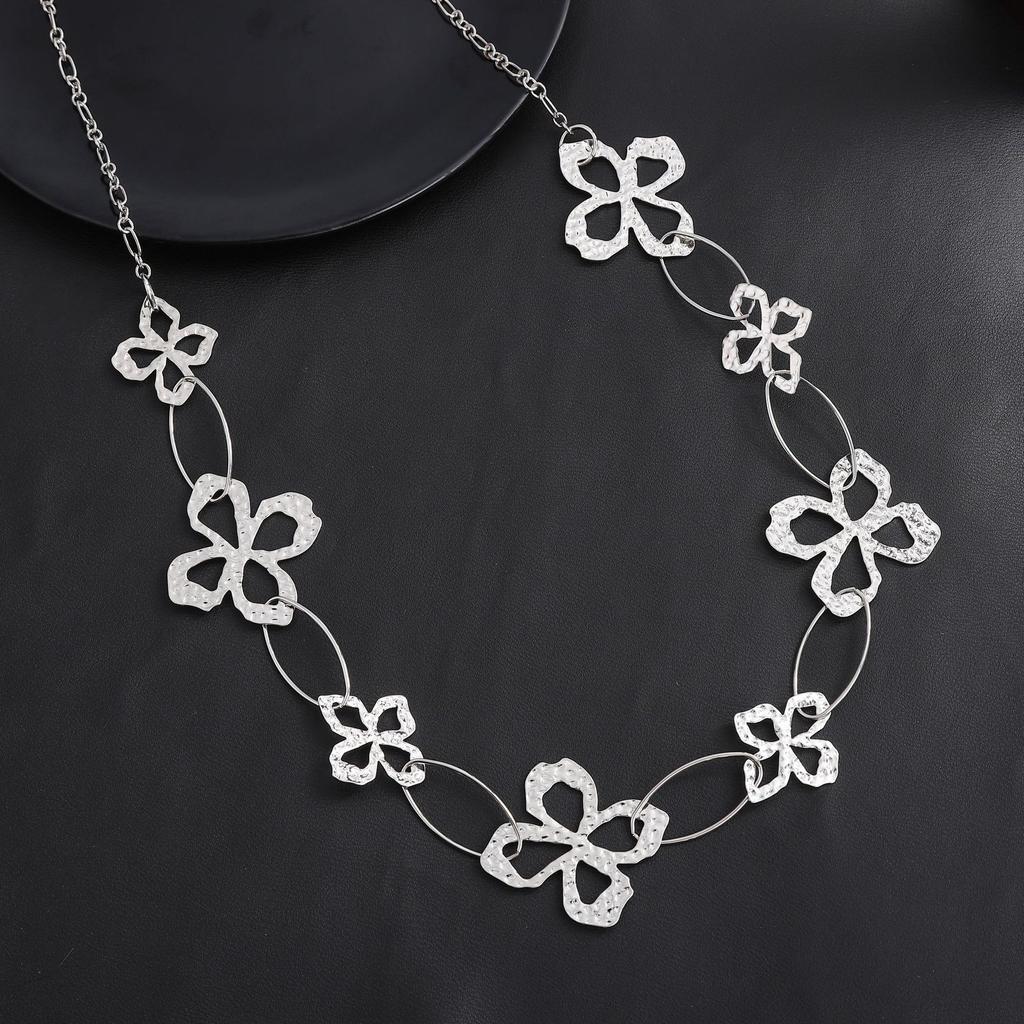 Pendentif long fleur géométrique creuse couleur émail, pendentif collier polyvalent en forme de cœur pour femme à sens élevé