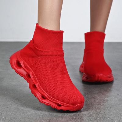 Sportliche atmungsaktive Fliegenstricksocken in großer Größe, Schuhe sind mit einem Fuß faul