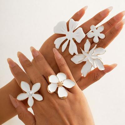White Oil-Drip Flower-Shaped Ring for Women, Trendy, Fashionable, Versatile, Internet Celebrity Style, Niche Design, Index Finger Ring