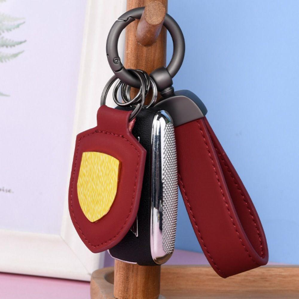 Exquisite Car Keychain Leather Metal Pendant Creative Shield Car Keychain  Travel