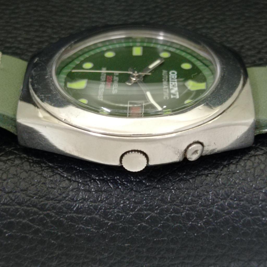 VINTAGE ORIENT AUTOMATIC 46941 JAPAN MENS GREEN COLOR DIAL WATCH A700626-5 R204-a700626