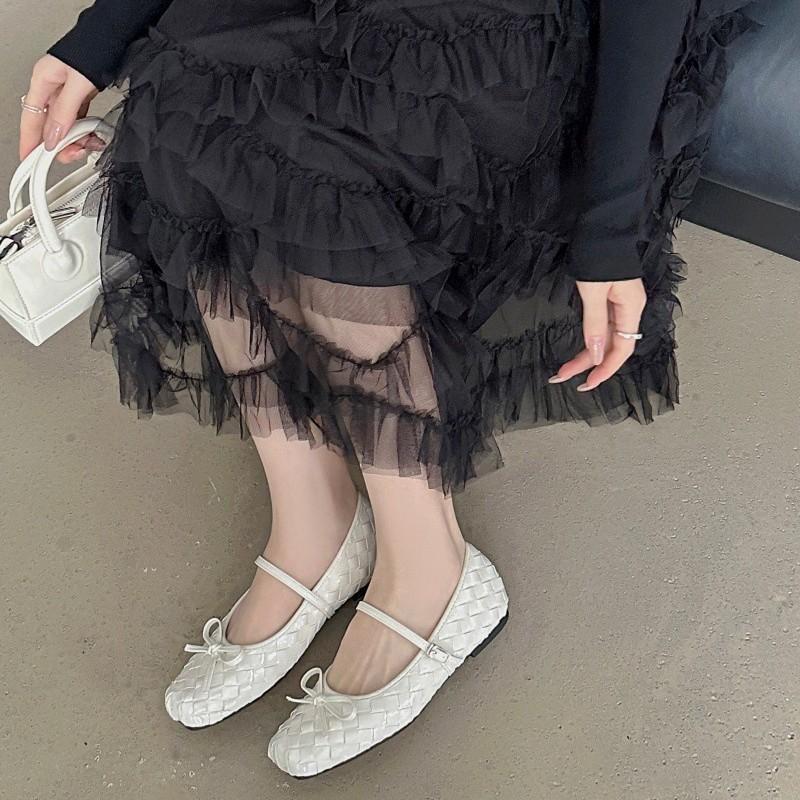 Retro soft-soled woven single shoes women's 2025 autumn new one-pedal beanie shoes with skirt bow ballet shoes