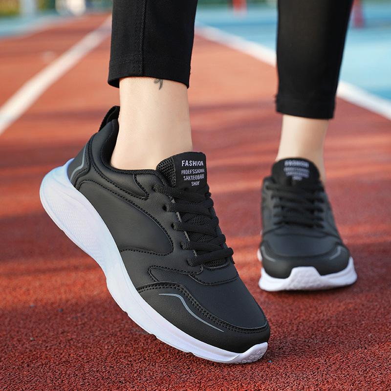 Spring and Autumn new shoes, sports shoes, leather black non-slip waterproof shoes, soft-soled shoes