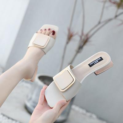 Modne kwadratowe metalowe klapki damskie na niskim obcasie klapki z odkrytymi palcami chanclas de mujer designerskie sandały damskie na metalowym obcasie