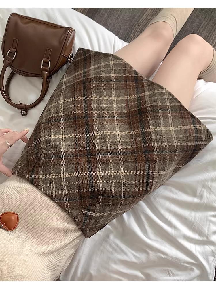 Women's High-Waist Plaid Wool A-Line Skirt - Slimming, Hip-Hugging, Autumn/Winter 2026 Style, Petite Fit