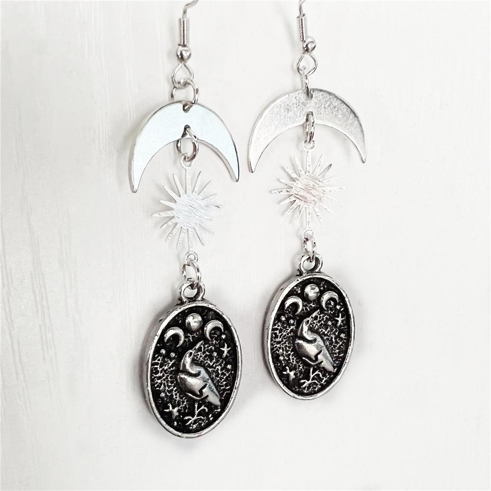 Retro Fashion Sliver Color Sun Moon Oval Bird Totem Embossment Pendant Dangle Earrings for Women Hallowmas Party Jewelry Gifts