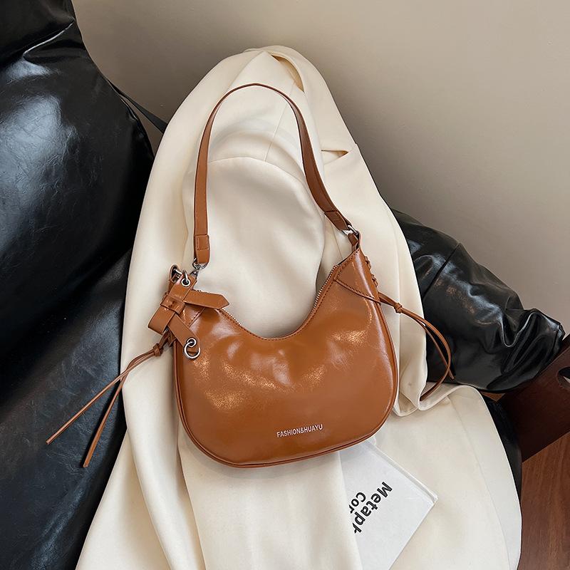 

Retro texture handbag women s small bag 2025 new simple underarm bag versatile commuter shoulder bag коричневый