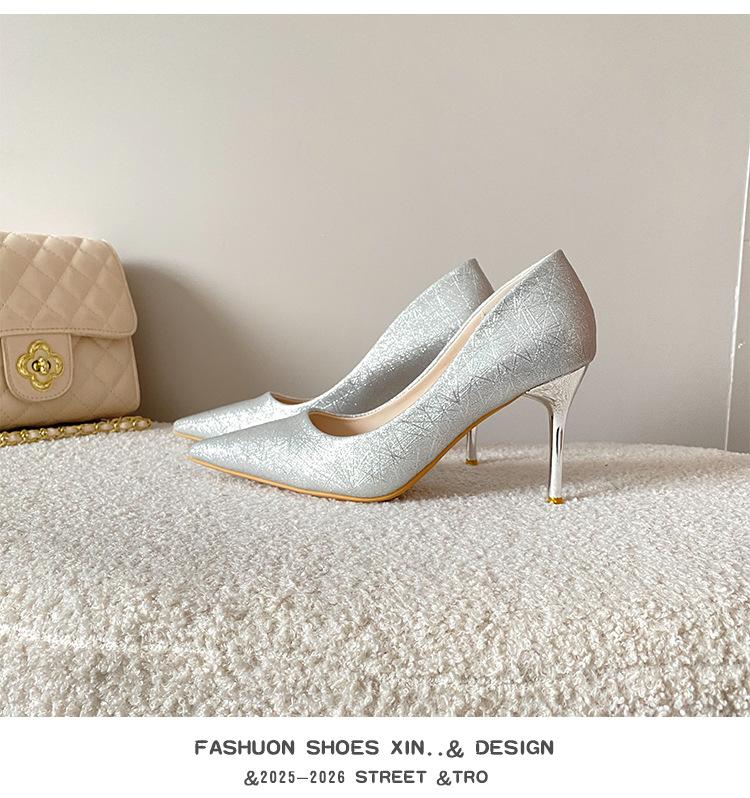 

Champagne wedding shoes women s stiletto 2025 new pointed sequin high heels with skirt bridesmaid shoes banquet shoes 34 серебряный