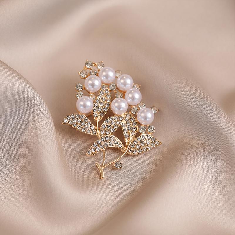 Metal Butterfly Brooch High-End Luxury Accessory Fashionable Retro Corsage Clothing Pin Anti-Exposure Jewelry