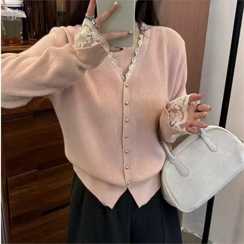 Cardigan Tricoté à Col V en Dentelle Patchwork Coréen pour Femme: Nouvelle Coupe Ample pour Automne/Hiver 2025 - Pull Manteau Polyvalent à Porter en Dessous
