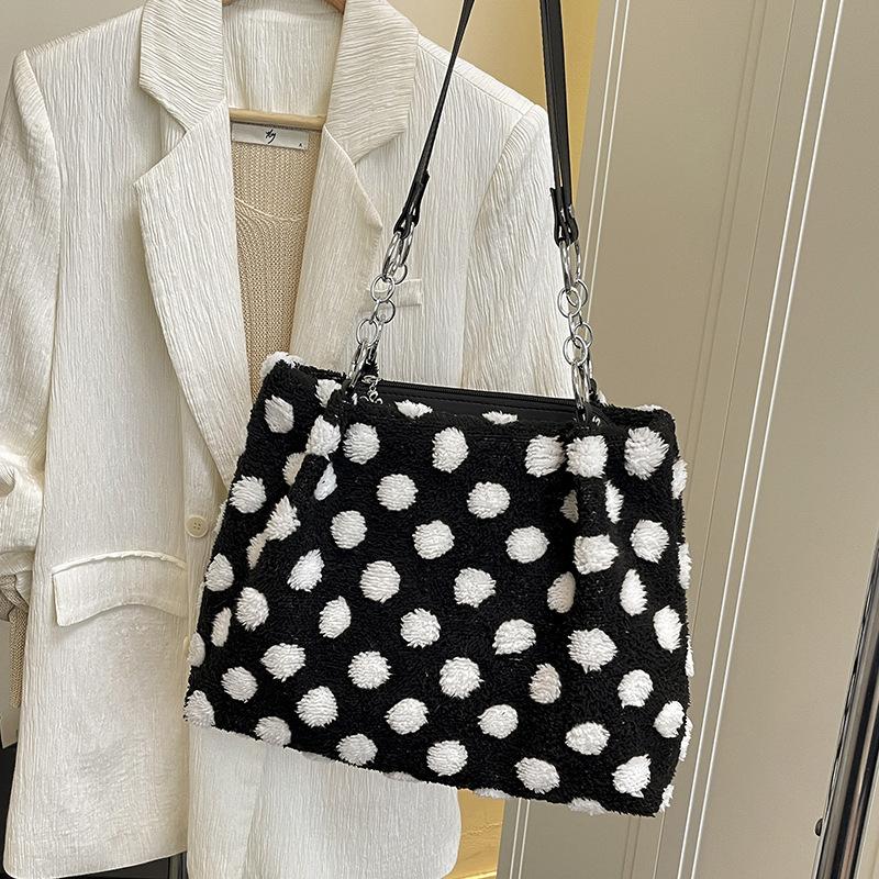 

2025 autumn new high-value retro niche cute cartoon lazy style shoulder bag women s fashionable casual bag