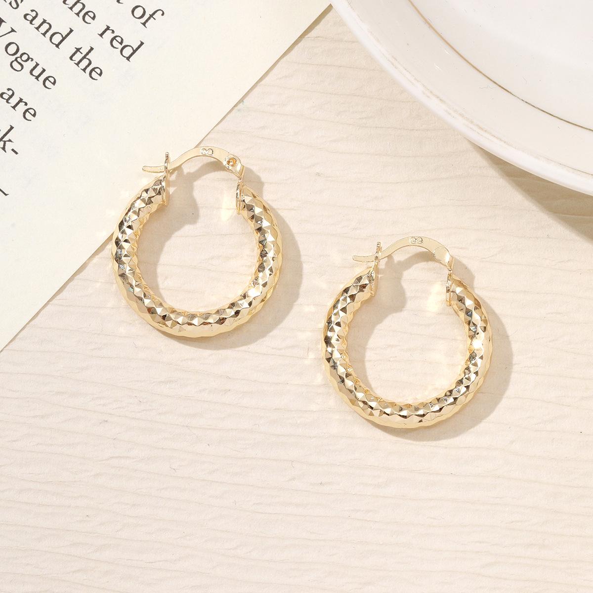 18K Gold Water Ripple Ear Cuff Earrings for Women - European & American Style Bestseller золотой