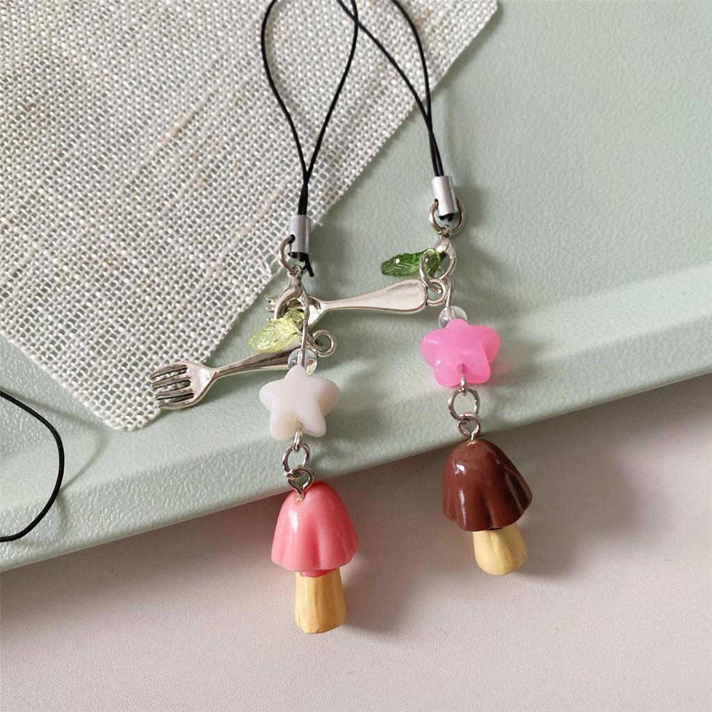 Vintage Mushroom Keychain Fashion Phone Pendant Hanging Ornament for Fashion Enthusiasts and Retro Style Followers