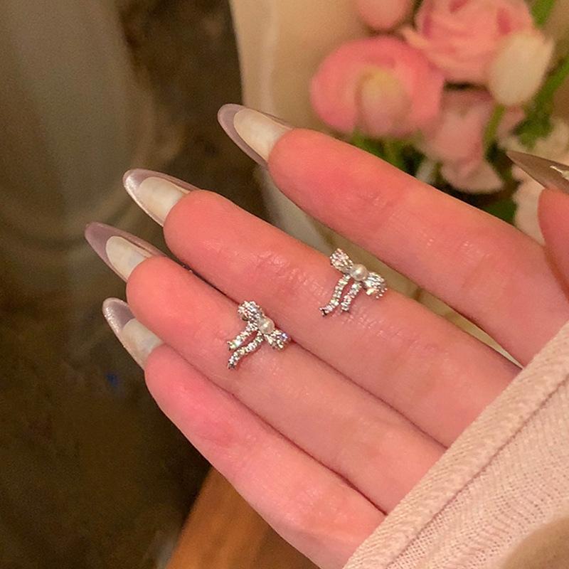 

Изысканные и компактные серьги-гвоздики с жемчугом и цирконием в форме банта для женщин, элегантные ретро-легкие роскошные персонализированные модные универсальные серьги