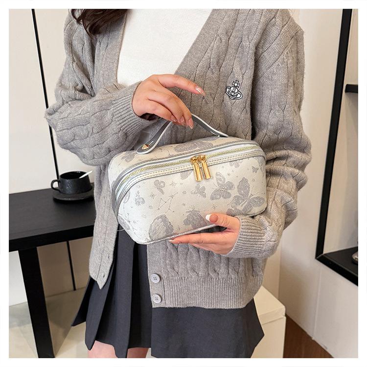 Elegant Vintage Embroidered Makeup Bag Large Capacity Portable and Perfect for Storing Cosmetics and Toiletries Ideal for Travel
