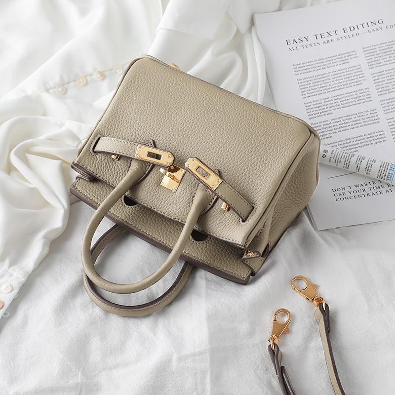 Top Layer Cowhide 2025 Fashion Metal Chain Bag New Style Real Leather Womens Bag All-Match Single Compartment Crossbody Bag Handheld Clutch Bag