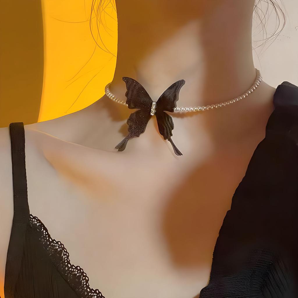 Korean version of temperament butterfly collarbone chain 2025 new niche design necklace female tide Internet celebrity cold wind neck chain