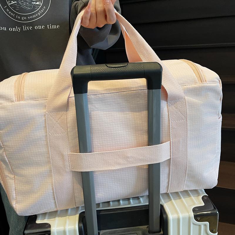 Sportliche Umhängetasche mit großem Fassungsvermögen und Trocken-/Nassfach für Reisen