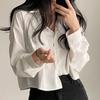 Einfaches einreihiges lockeres lässiges einfarbiges langärmeliges Hemd und Bluse Büro-Lady Trend kurzes Oberteil schlicht elegant weiße Kleidung