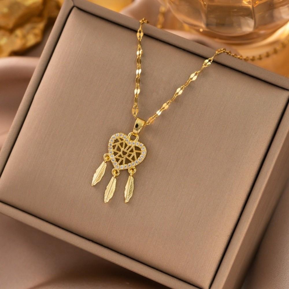

Fashion Gold Color Round Portrait Coin Necklace Love Lock Titanium Steel Pendant Necklace Non-Fading Heart Bow Chain Necklace